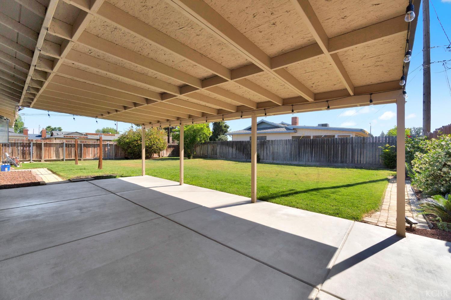2275 E Lemmon Way, Hanford, CA 93230