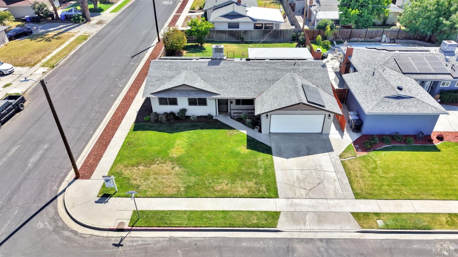 2275 E Lemmon Way, Hanford, CA 93230