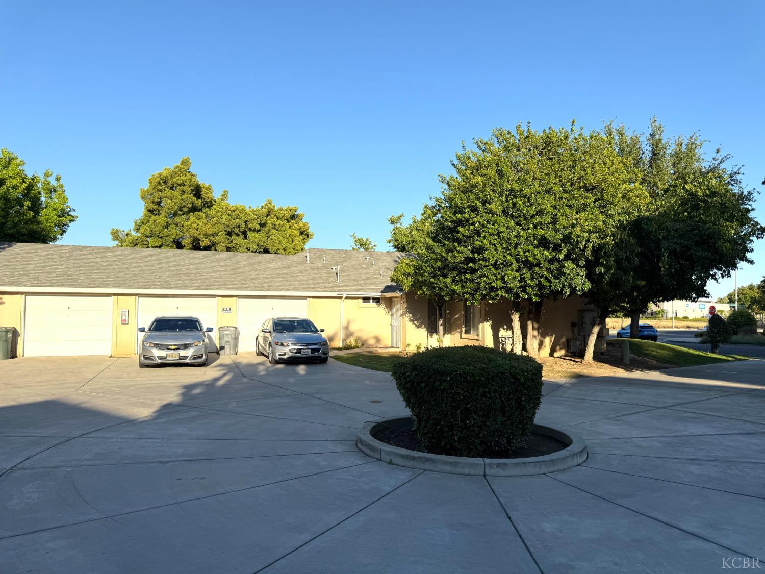 7127 N Antioch Ave, Fresno, CA 93722