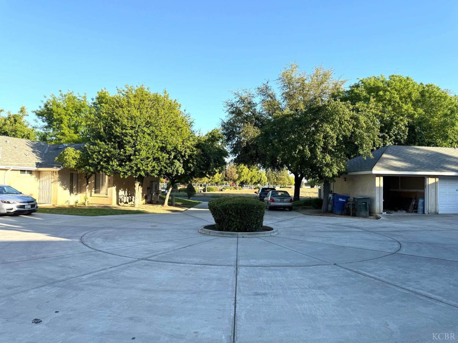 7127 N Antioch Ave, Fresno, CA 93722