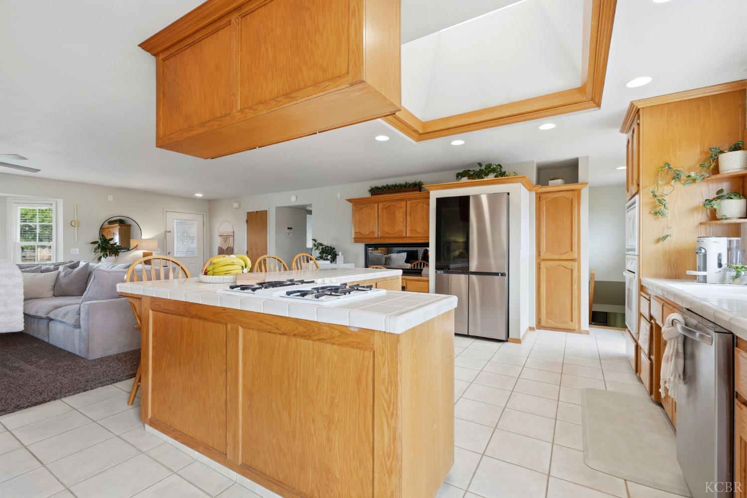 9317 14th Ave, Hanford, CA 93230