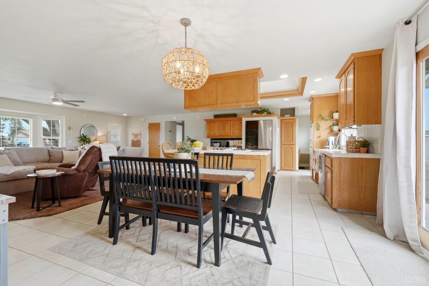 9317 14th Ave, Hanford, CA 93230