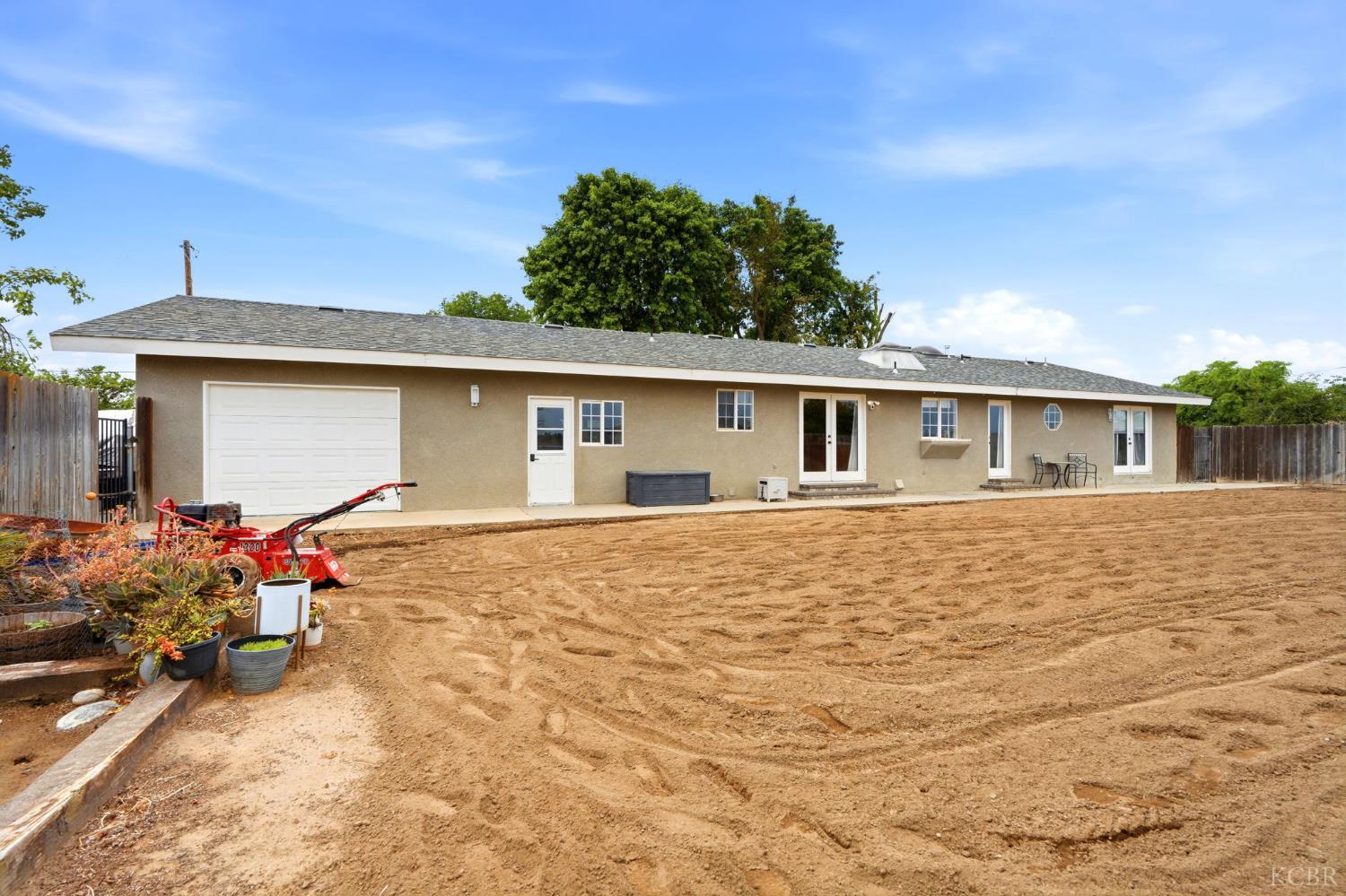9317 14th Ave, Hanford, CA 93230