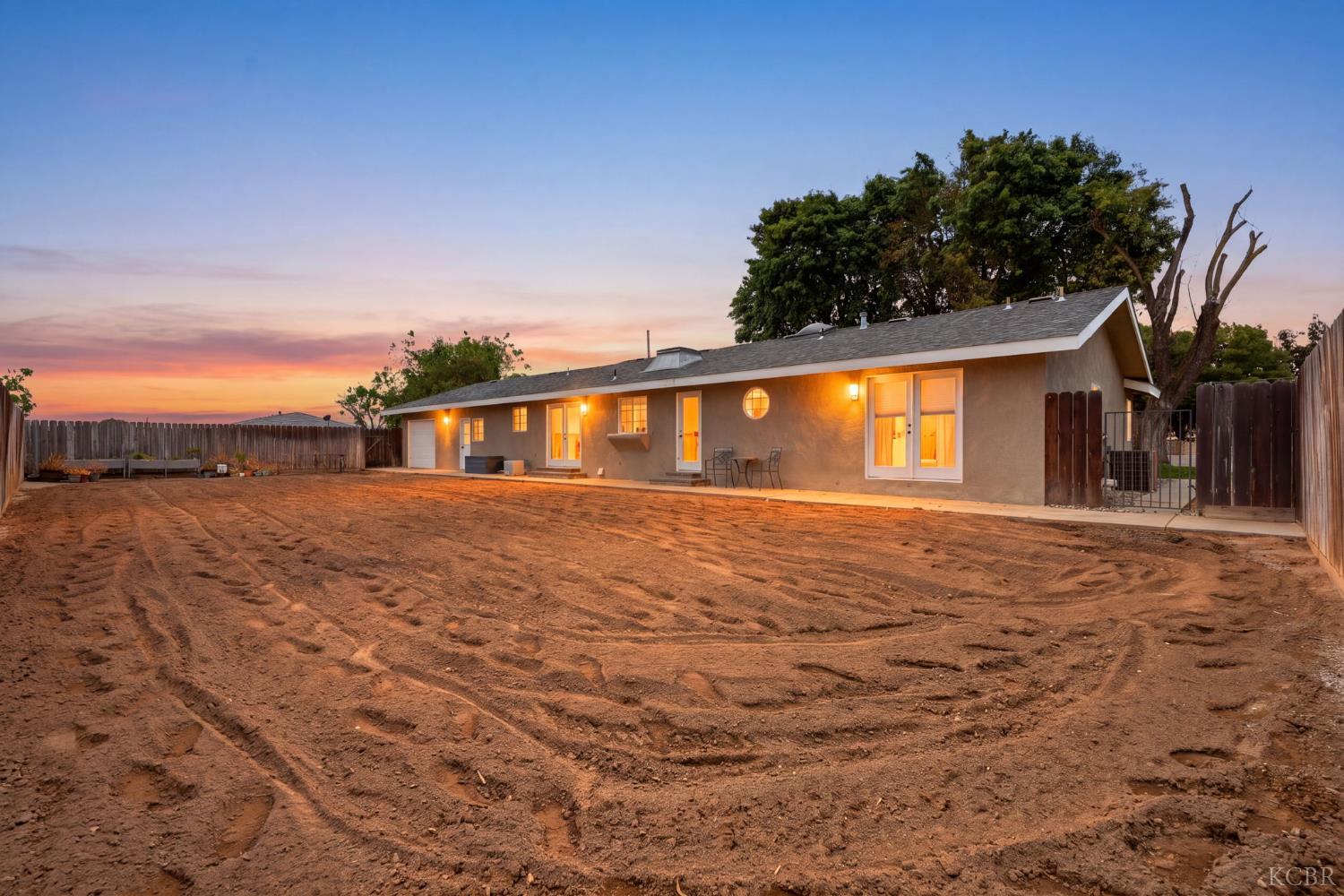 9317 14th Ave, Hanford, CA 93230