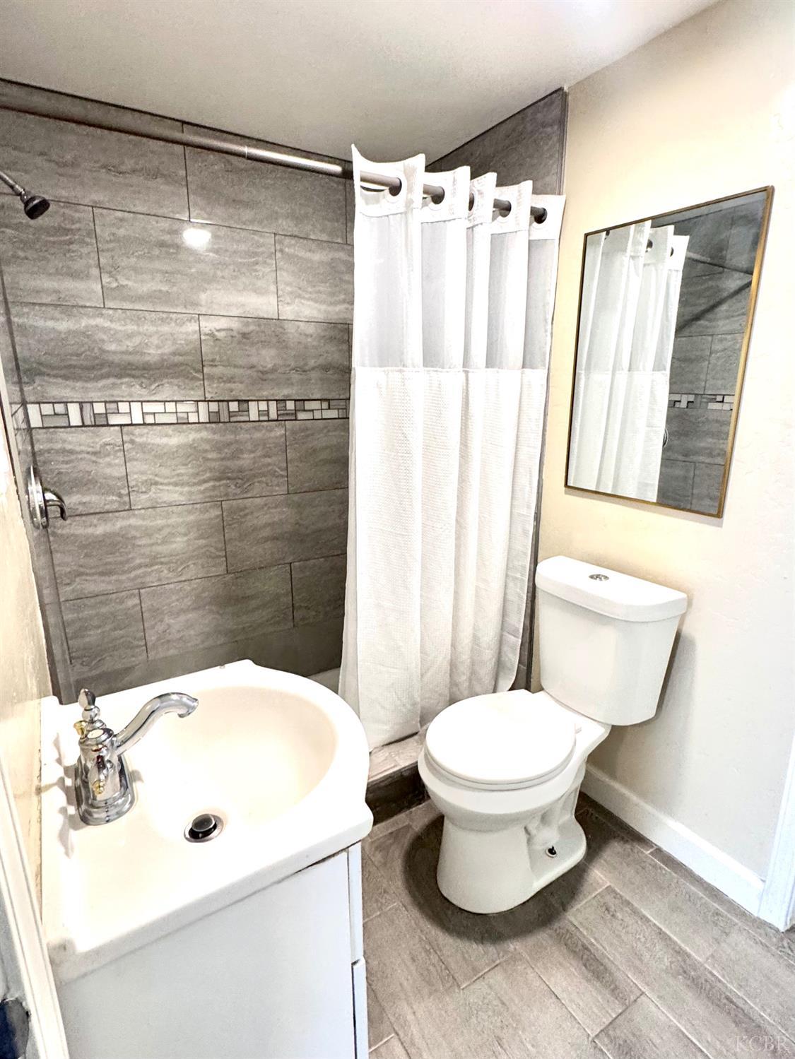 13936 Front St, Armona, CA 93202