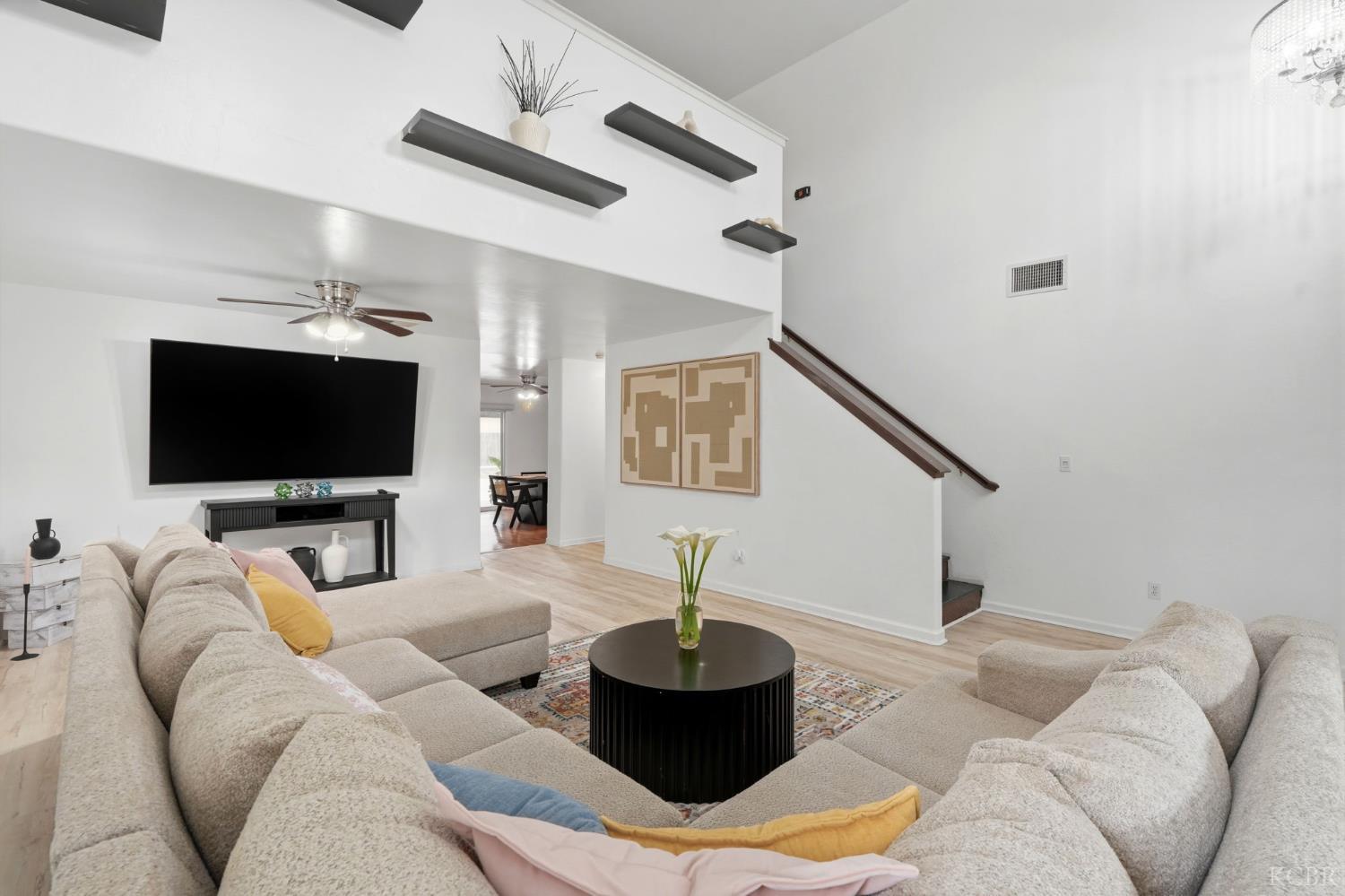 2631 E Parkview Ave SE, Visalia, CA 93292