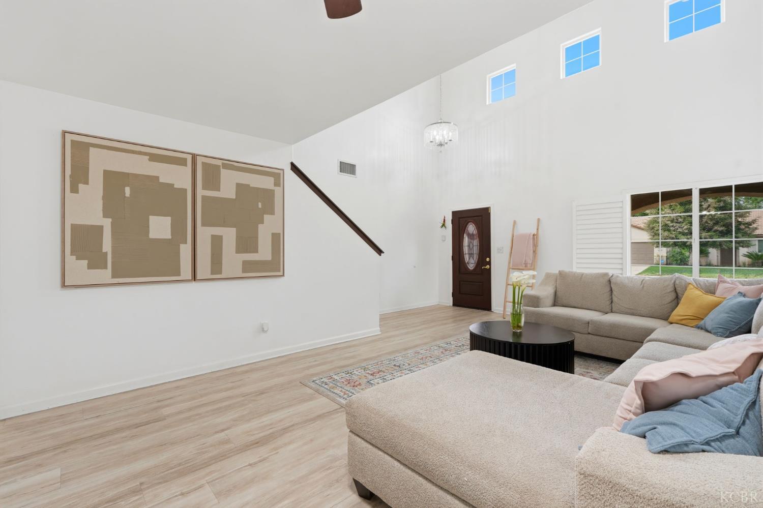 2631 E Parkview Ave SE, Visalia, CA 93292