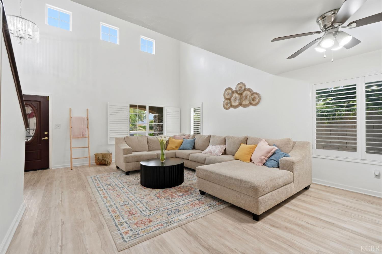 2631 E Parkview Ave SE, Visalia, CA 93292