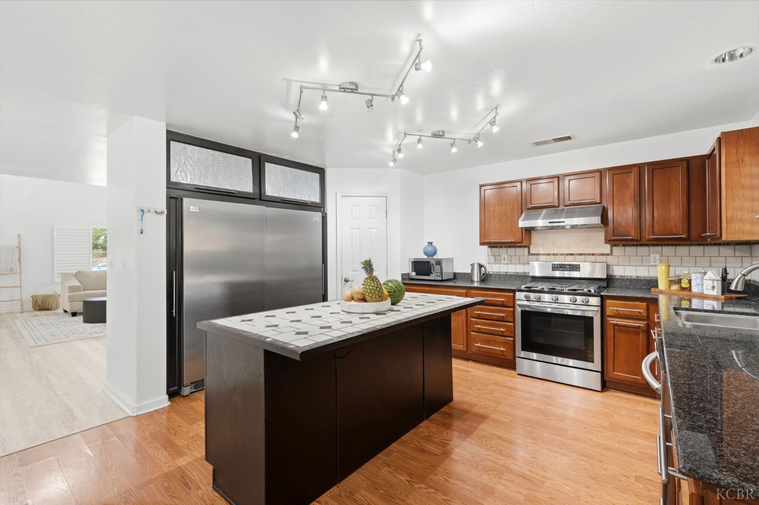 2631 E Parkview Ave SE, Visalia, CA 93292