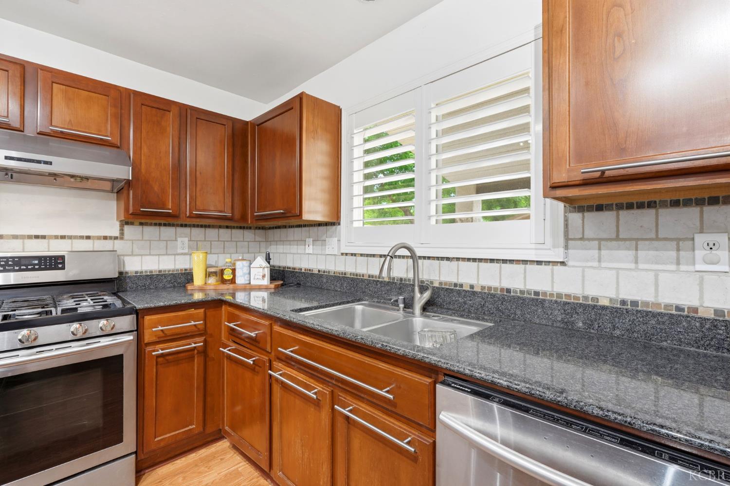 2631 E Parkview Ave SE, Visalia, CA 93292