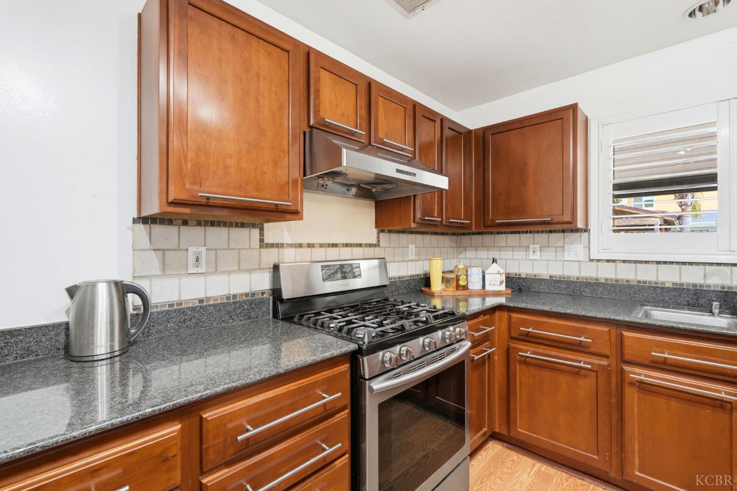2631 E Parkview Ave SE, Visalia, CA 93292