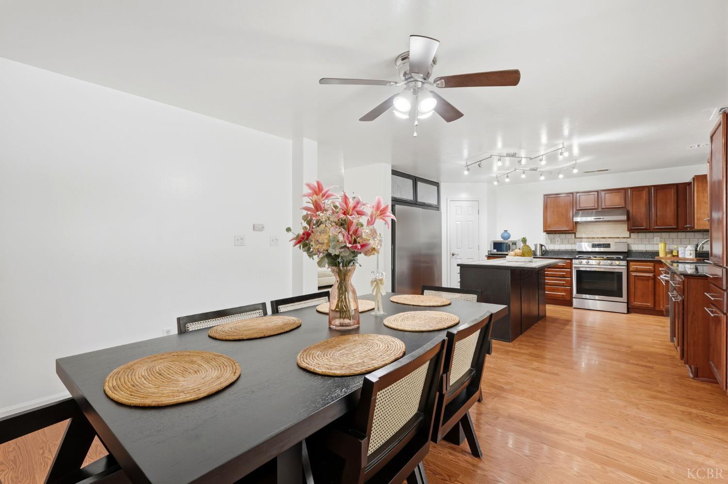 2631 E Parkview Ave SE, Visalia, CA 93292