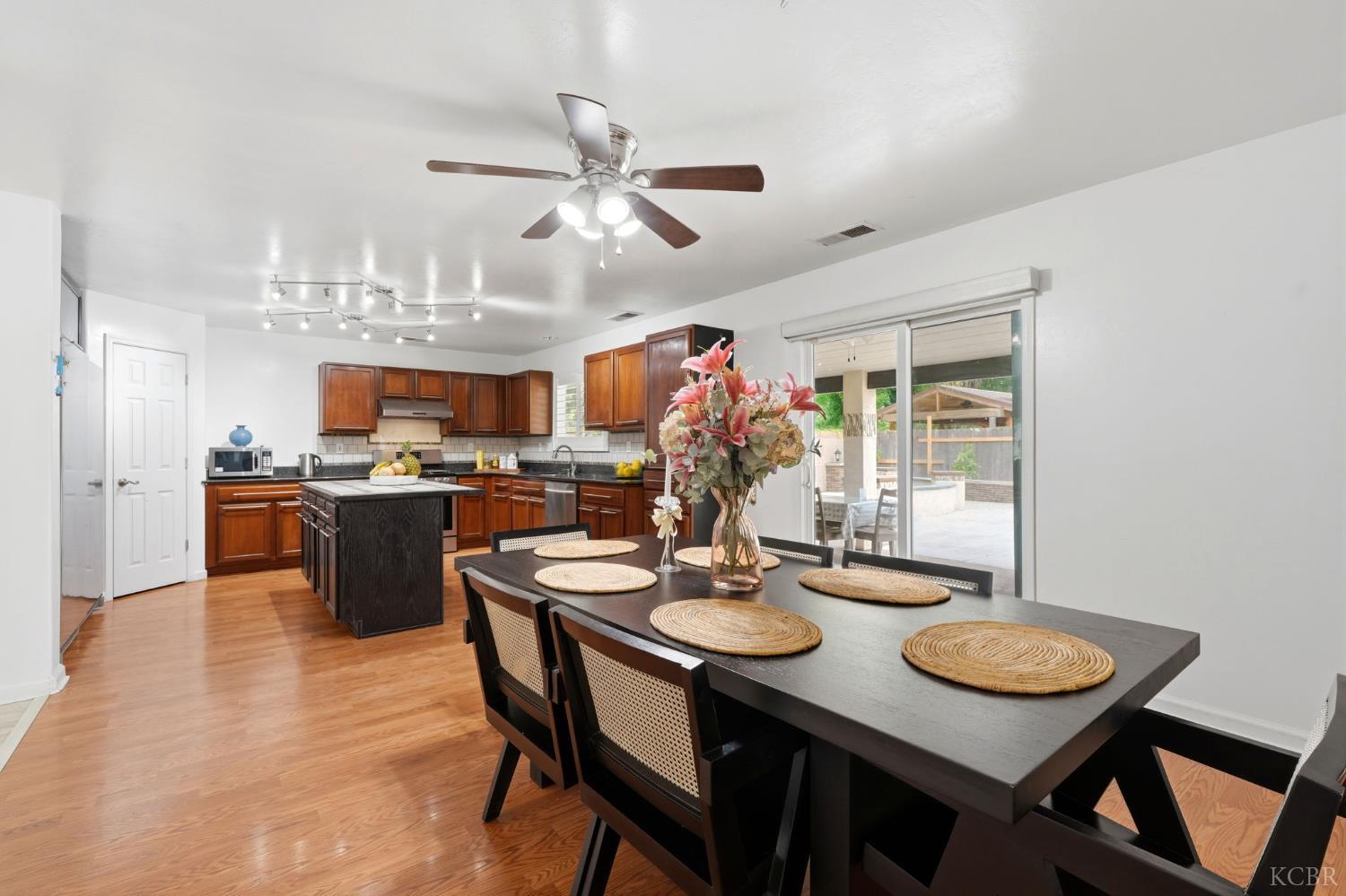 2631 E Parkview Ave SE, Visalia, CA 93292