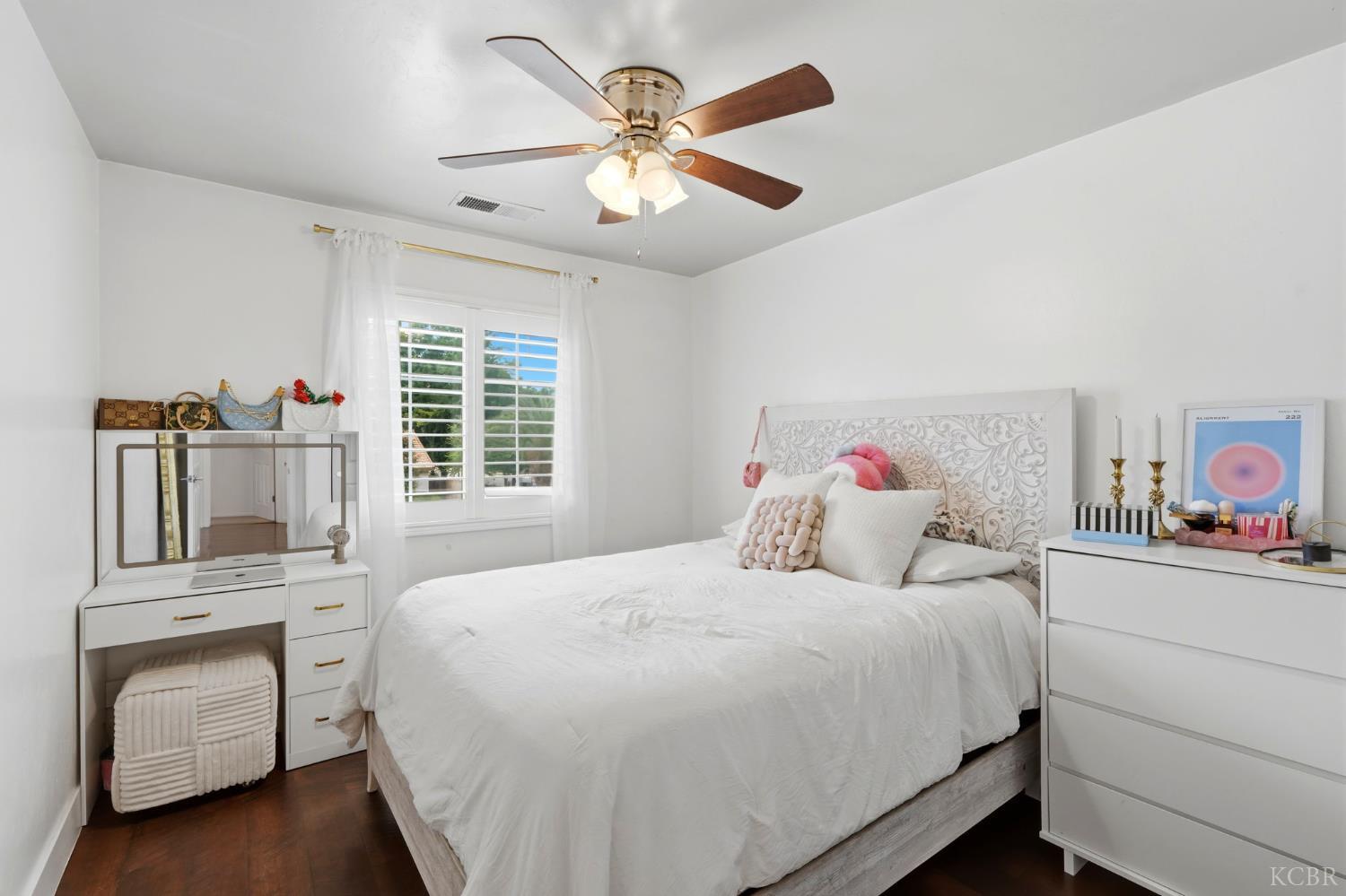 2631 E Parkview Ave SE, Visalia, CA 93292