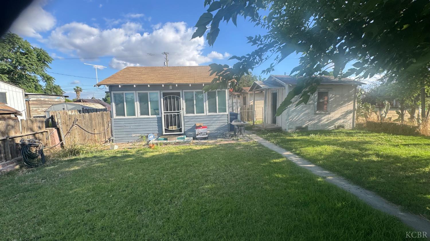 219 E 5th St, Hanford, CA 93230