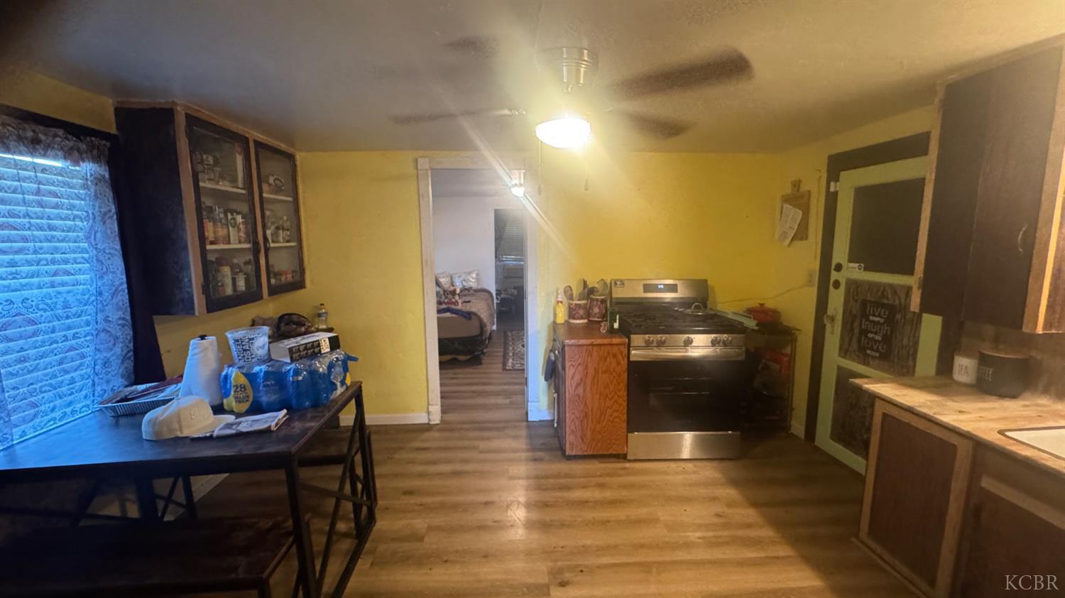 219 E 5th St, Hanford, CA 93230