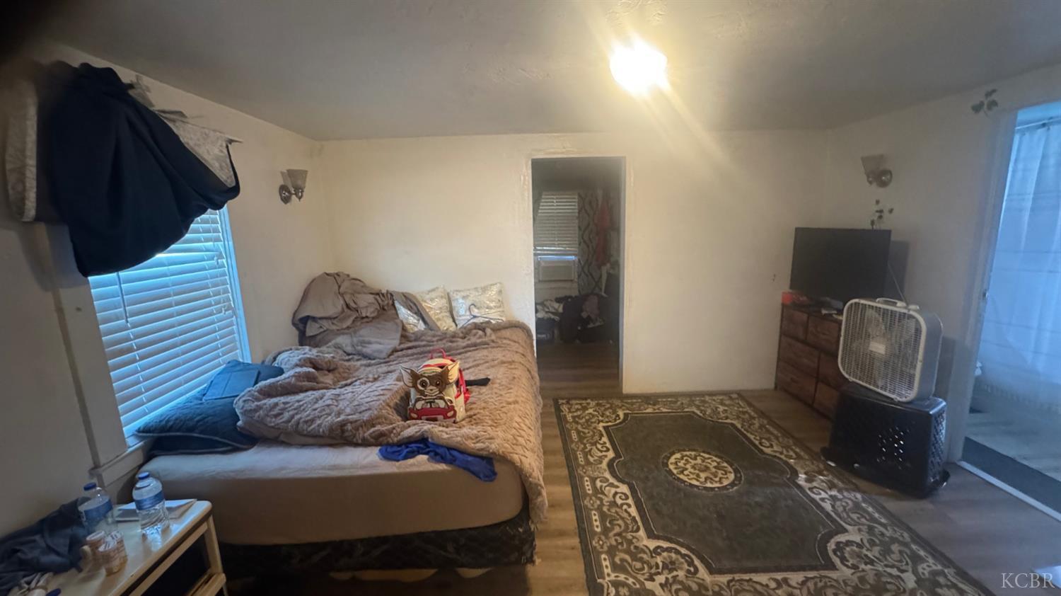 219 E 5th St, Hanford, CA 93230