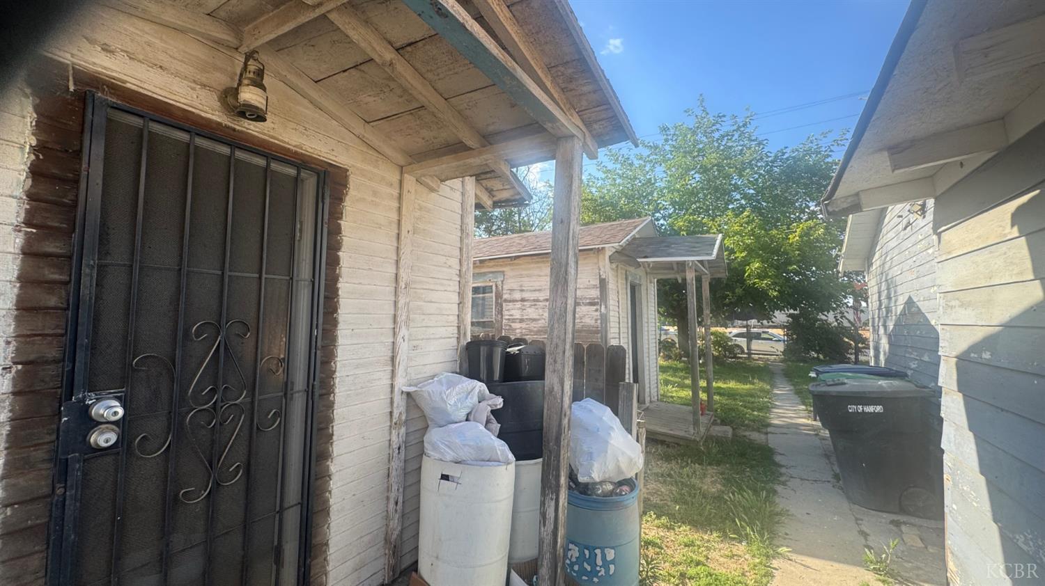 219 E 5th St, Hanford, CA 93230