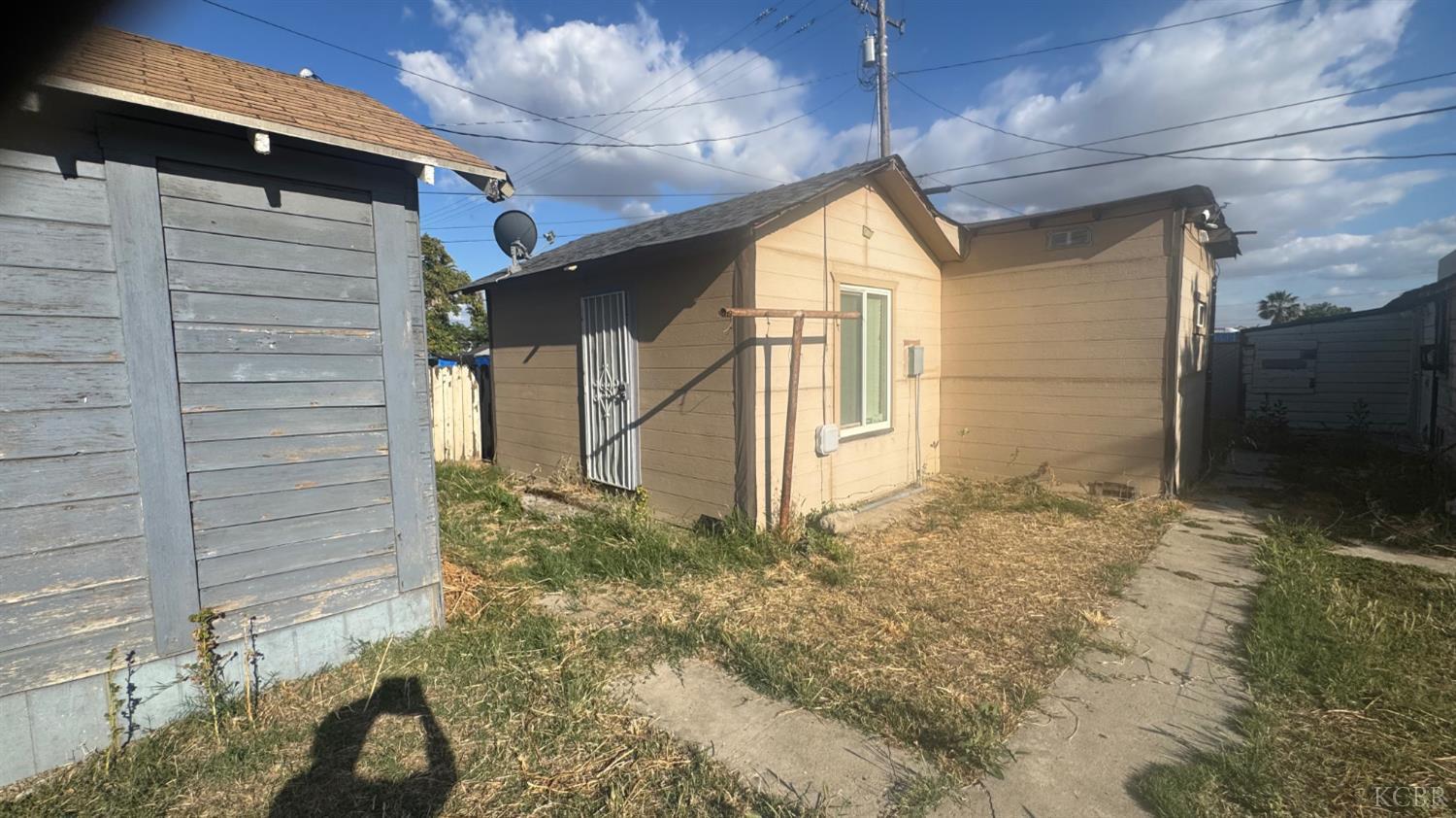 219 E 5th St, Hanford, CA 93230