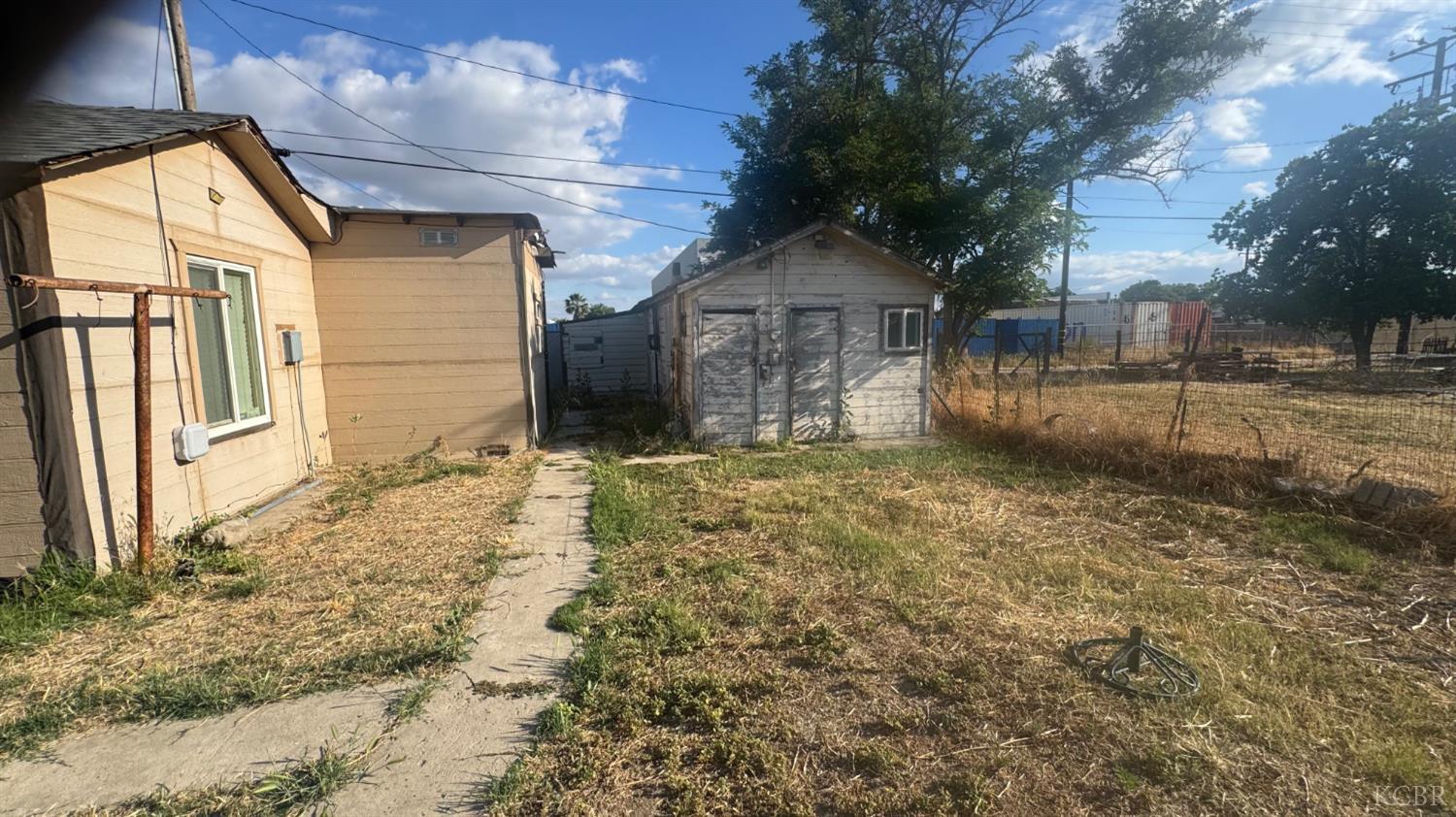 219 E 5th St, Hanford, CA 93230