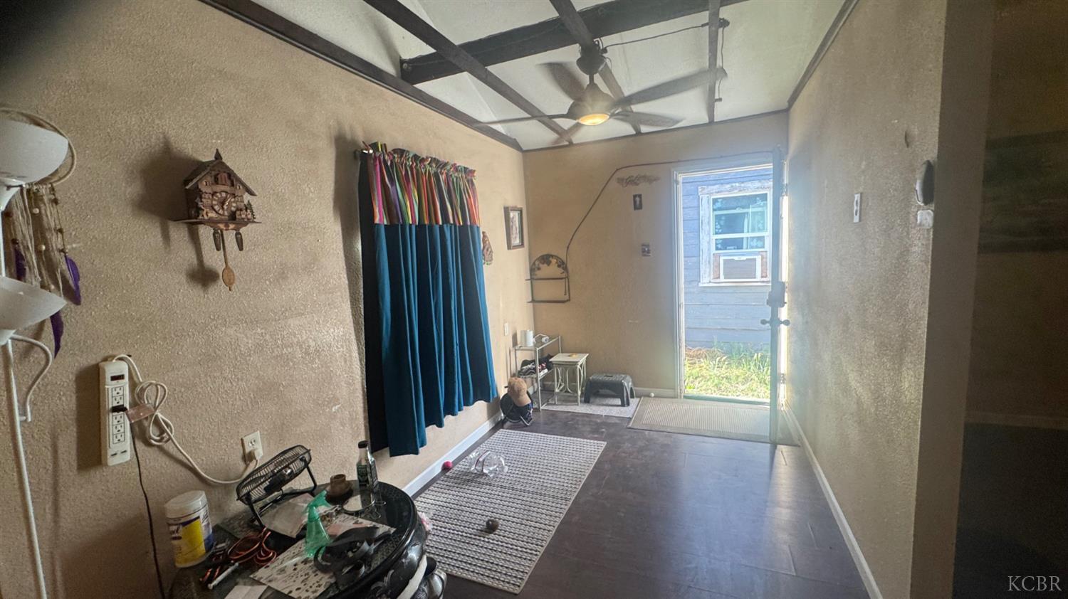 219 E 5th St, Hanford, CA 93230