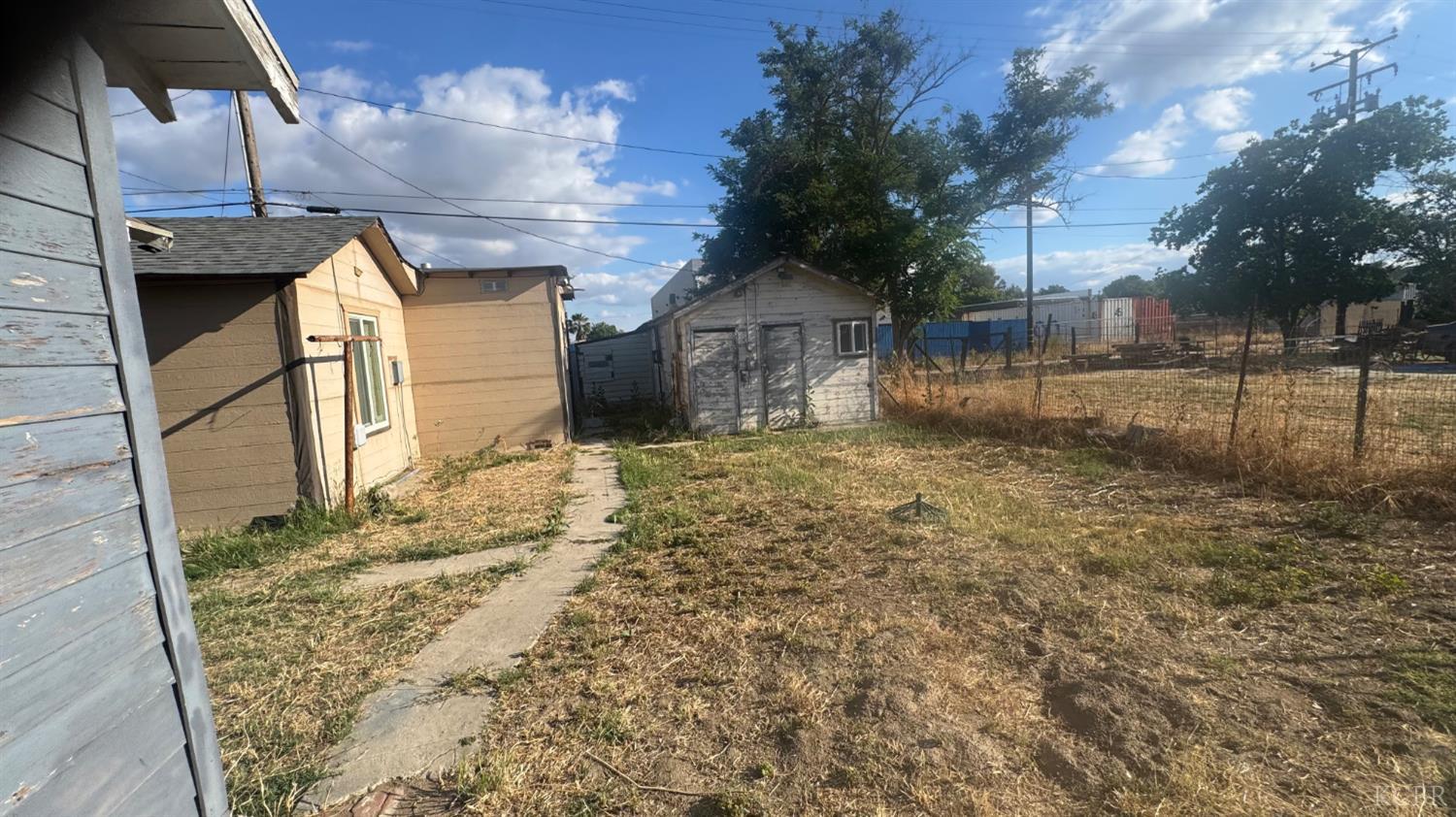 219 E 5th St, Hanford, CA 93230