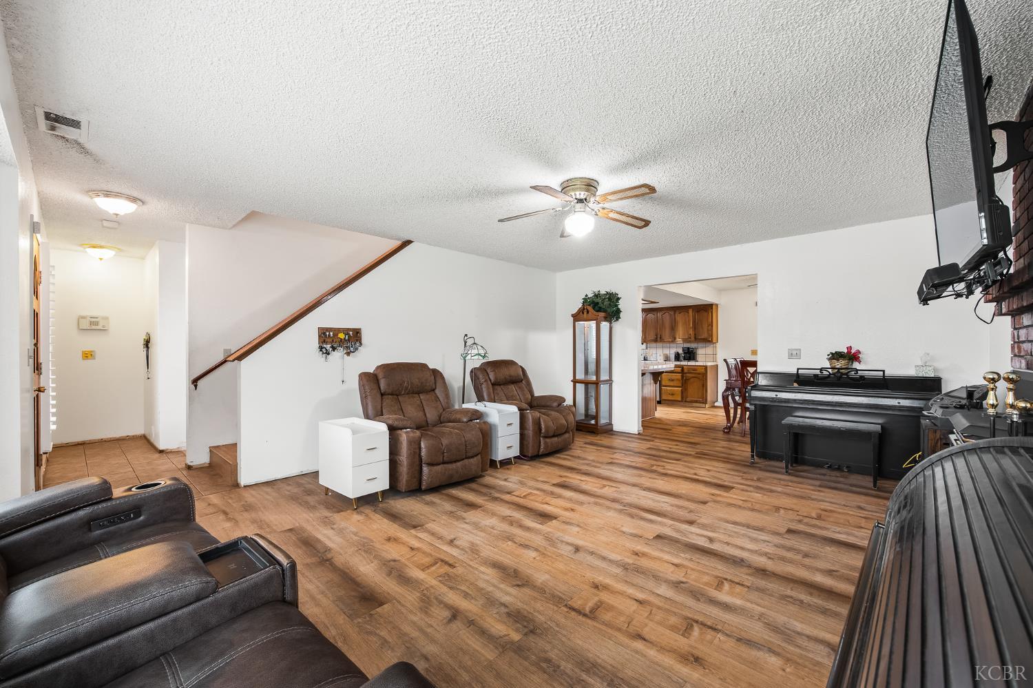 640 Piccadilly Ln, Porterville, CA 93257