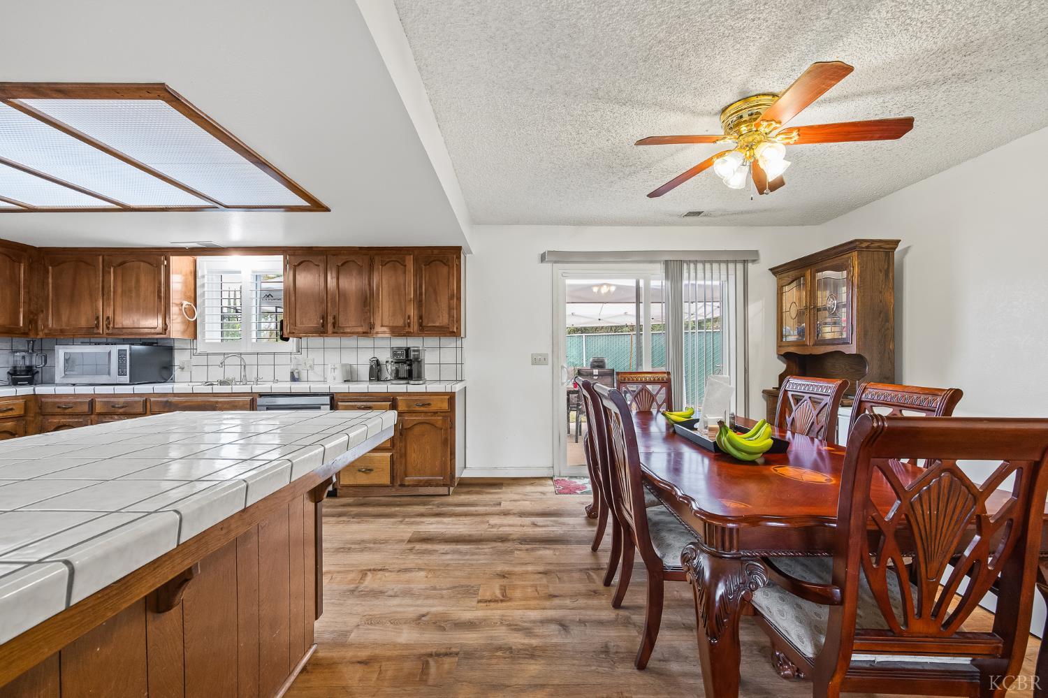 640 Piccadilly Ln, Porterville, CA 93257
