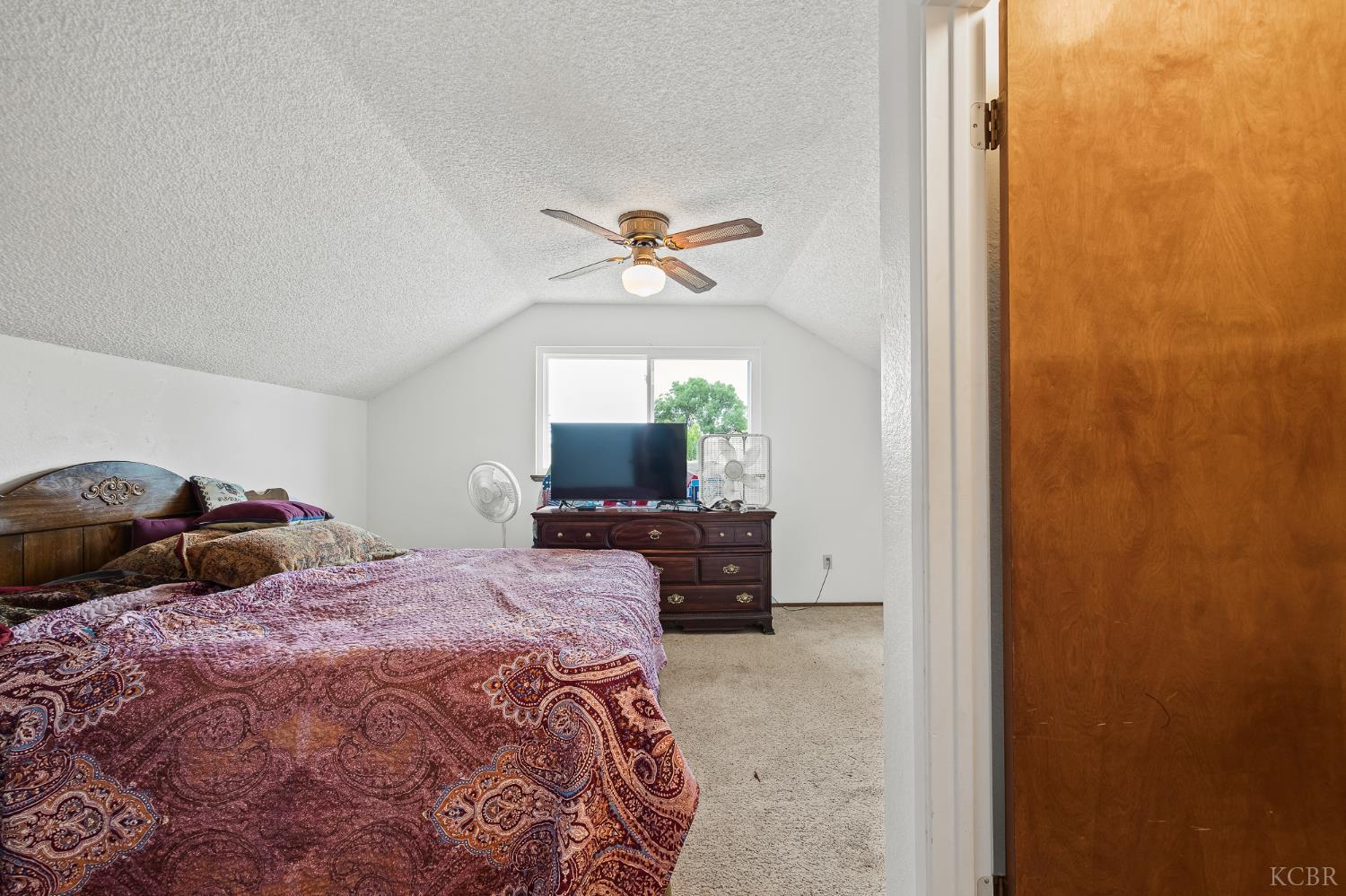 640 Piccadilly Ln, Porterville, CA 93257