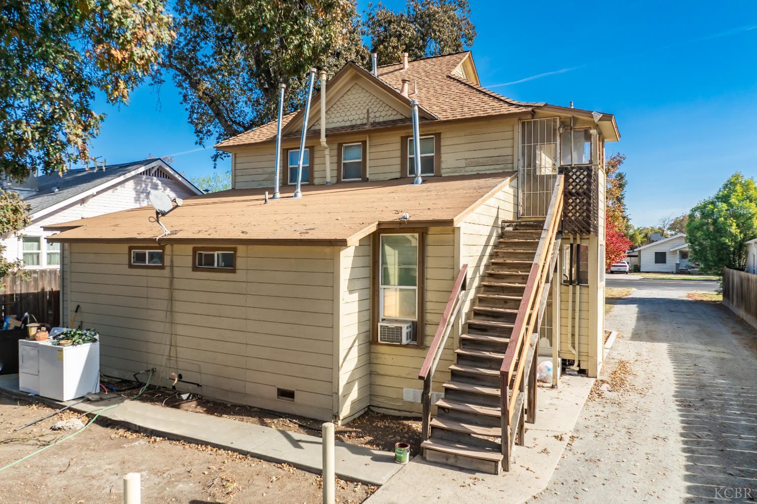 1320 N Irwin St, Hanford, CA 93230