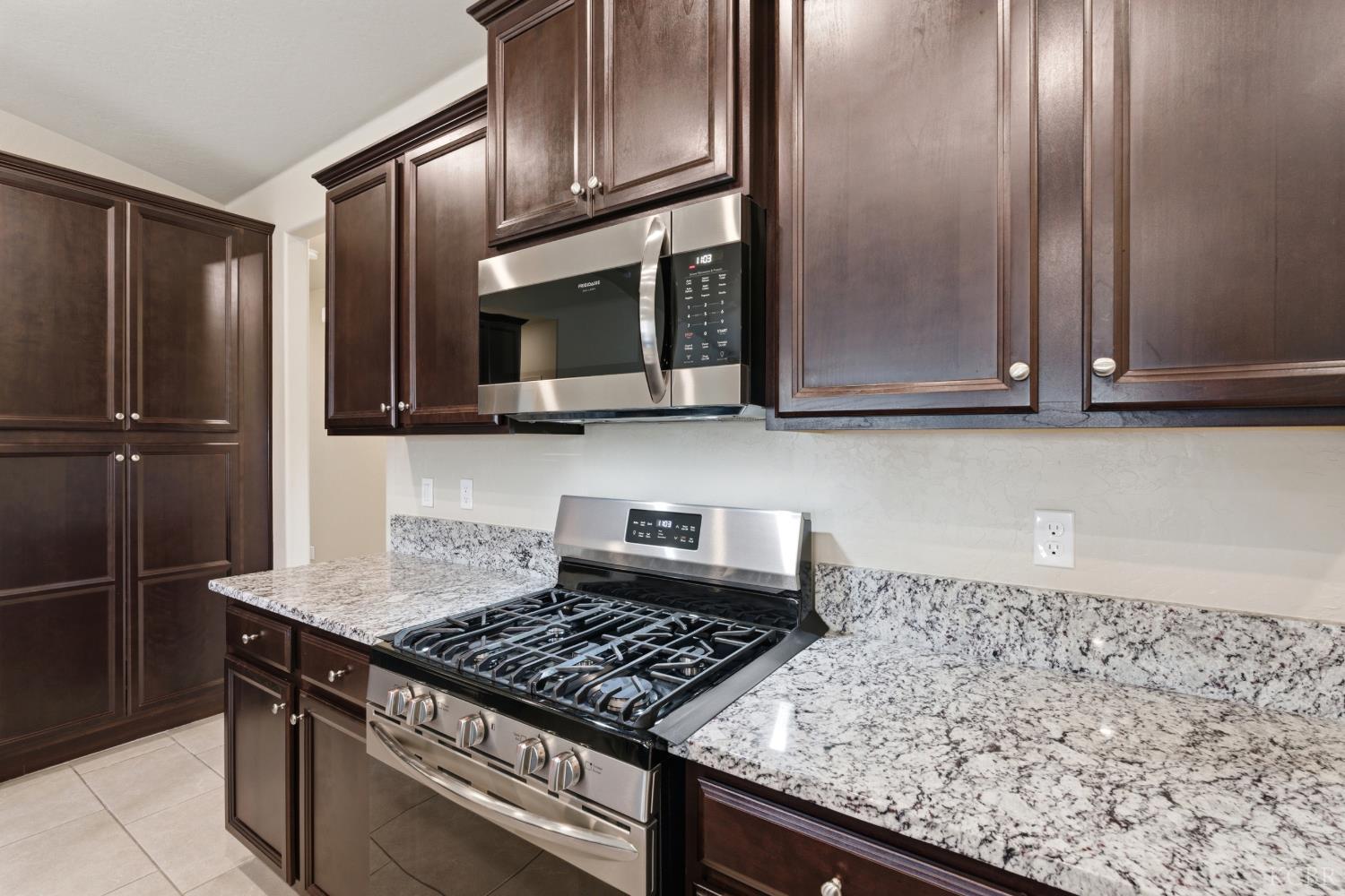 1155 Narwhal, Lemoore, CA 93245