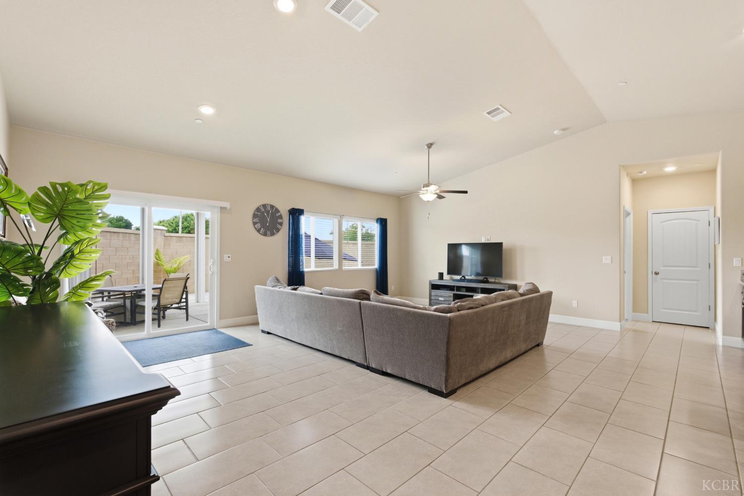 1155 Narwhal, Lemoore, CA 93245