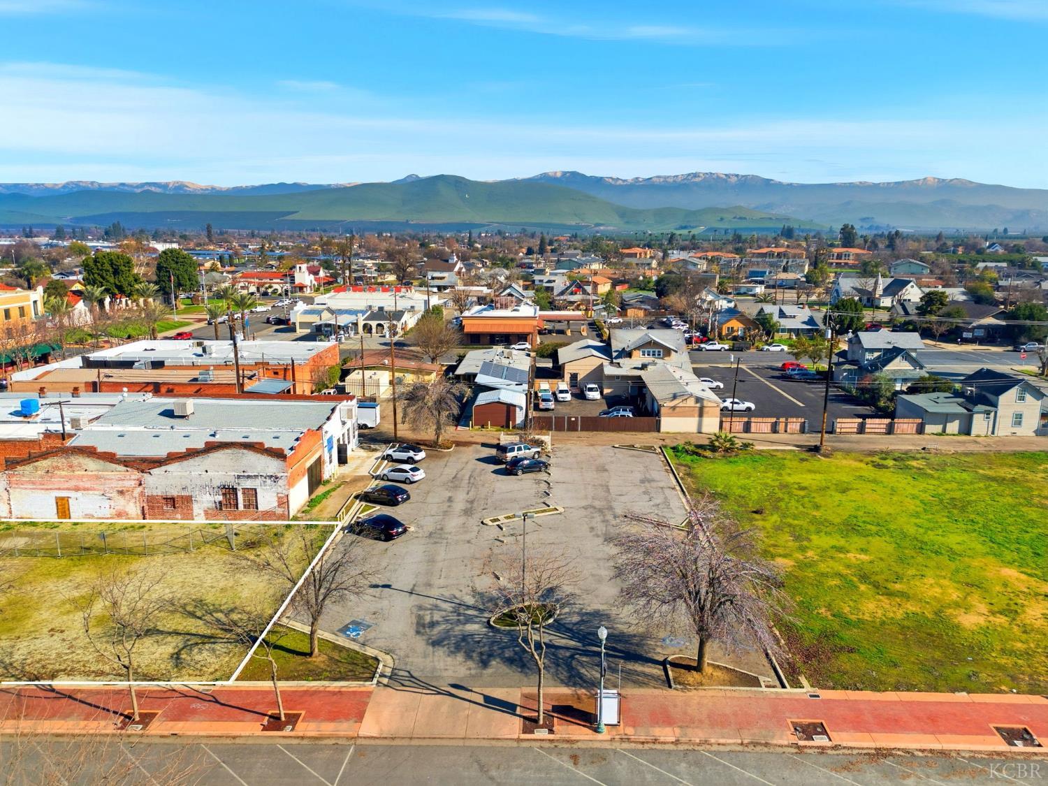 100 E Honolulu St, Lindsay, CA 93247