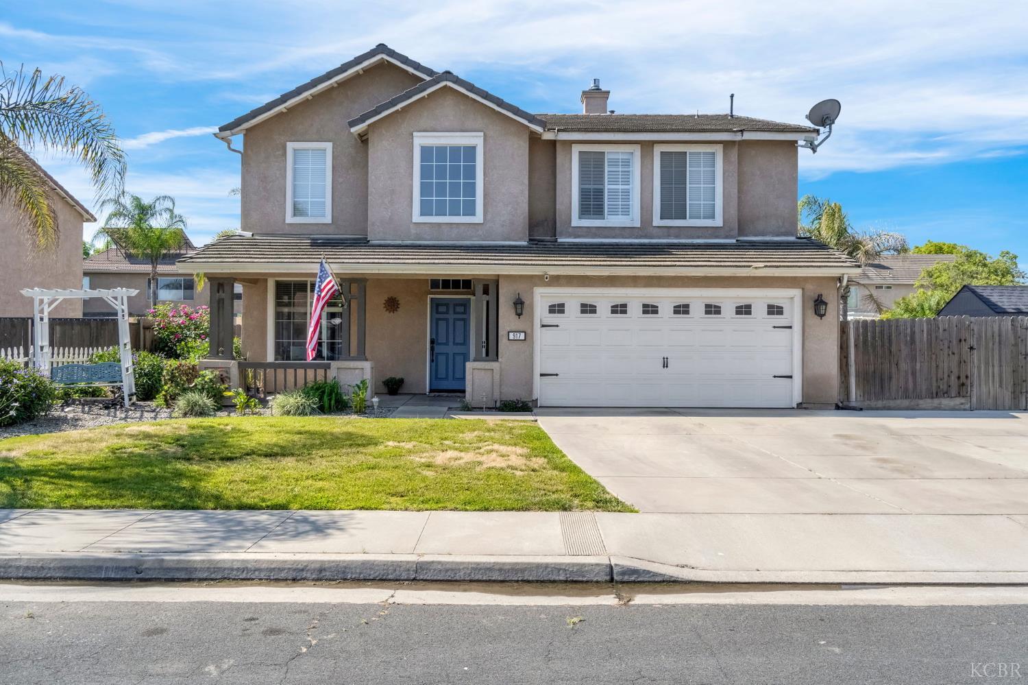 917 W Windsor Dr, Hanford, CA 93230