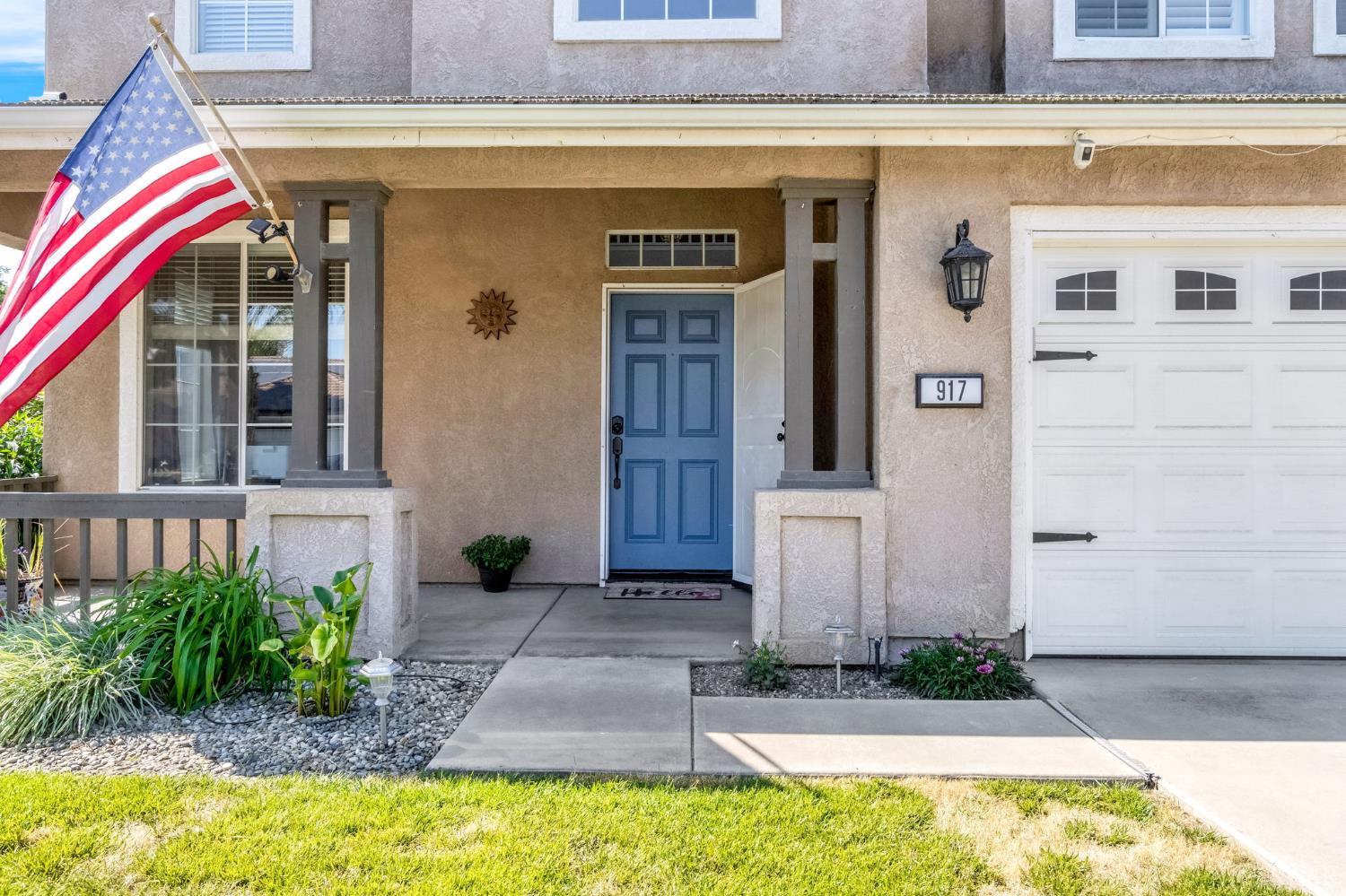 917 W Windsor Dr, Hanford, CA 93230