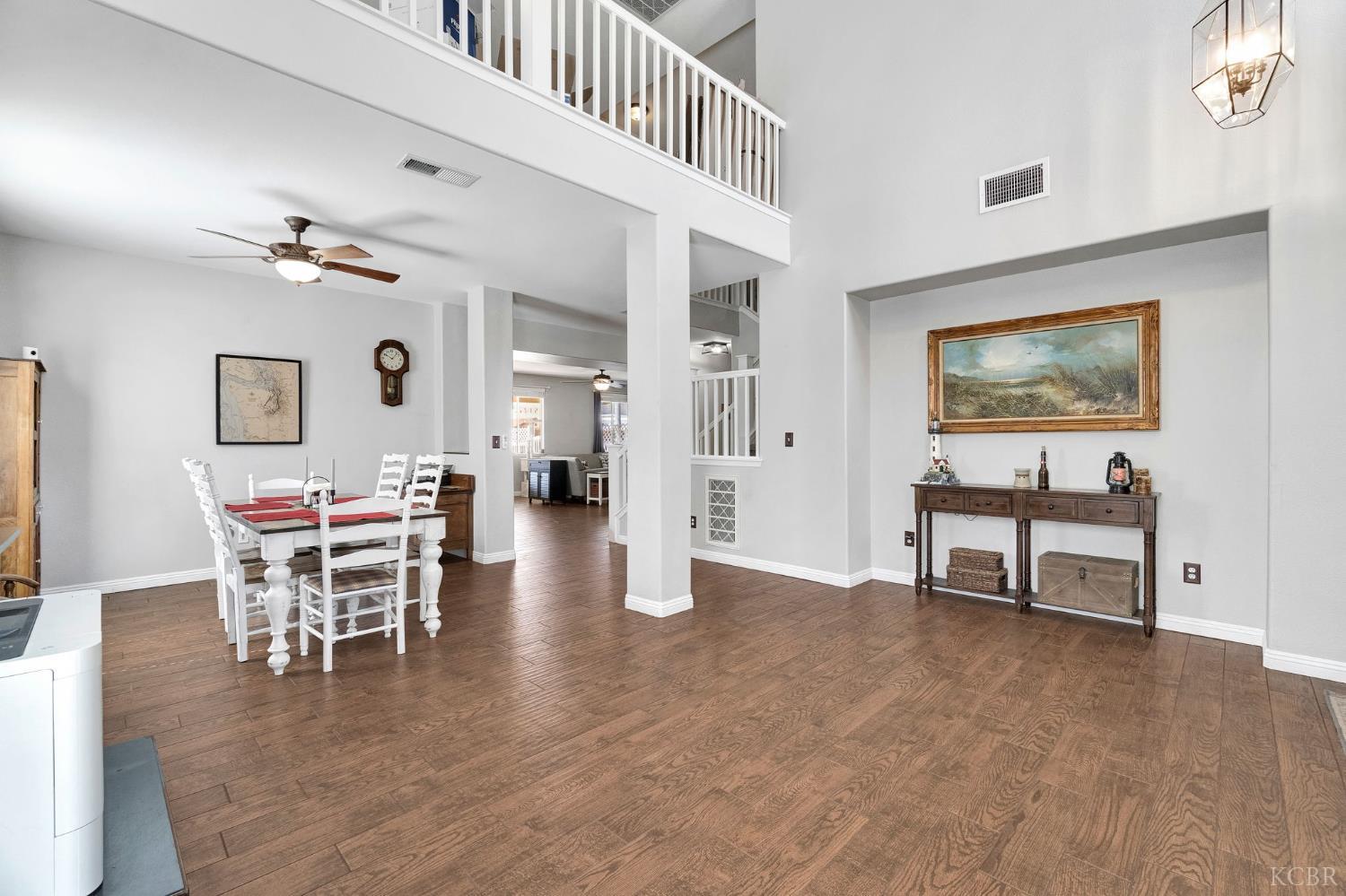 917 W Windsor Dr, Hanford, CA 93230