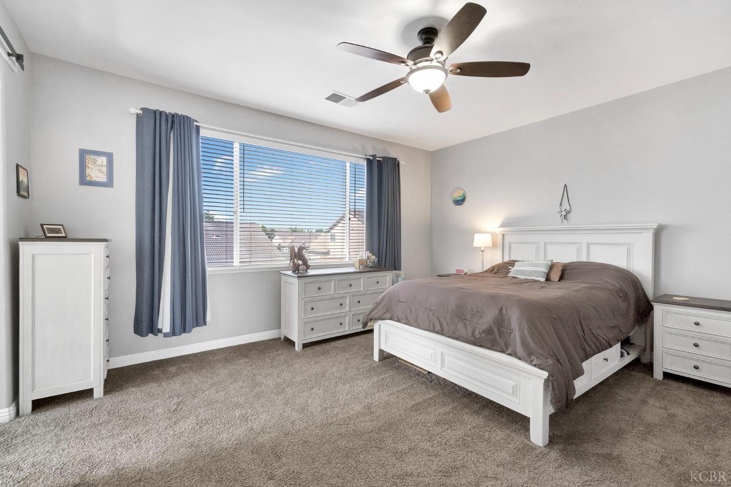 917 W Windsor Dr, Hanford, CA 93230