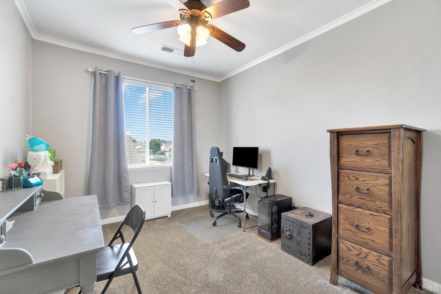 917 W Windsor Dr, Hanford, CA 93230