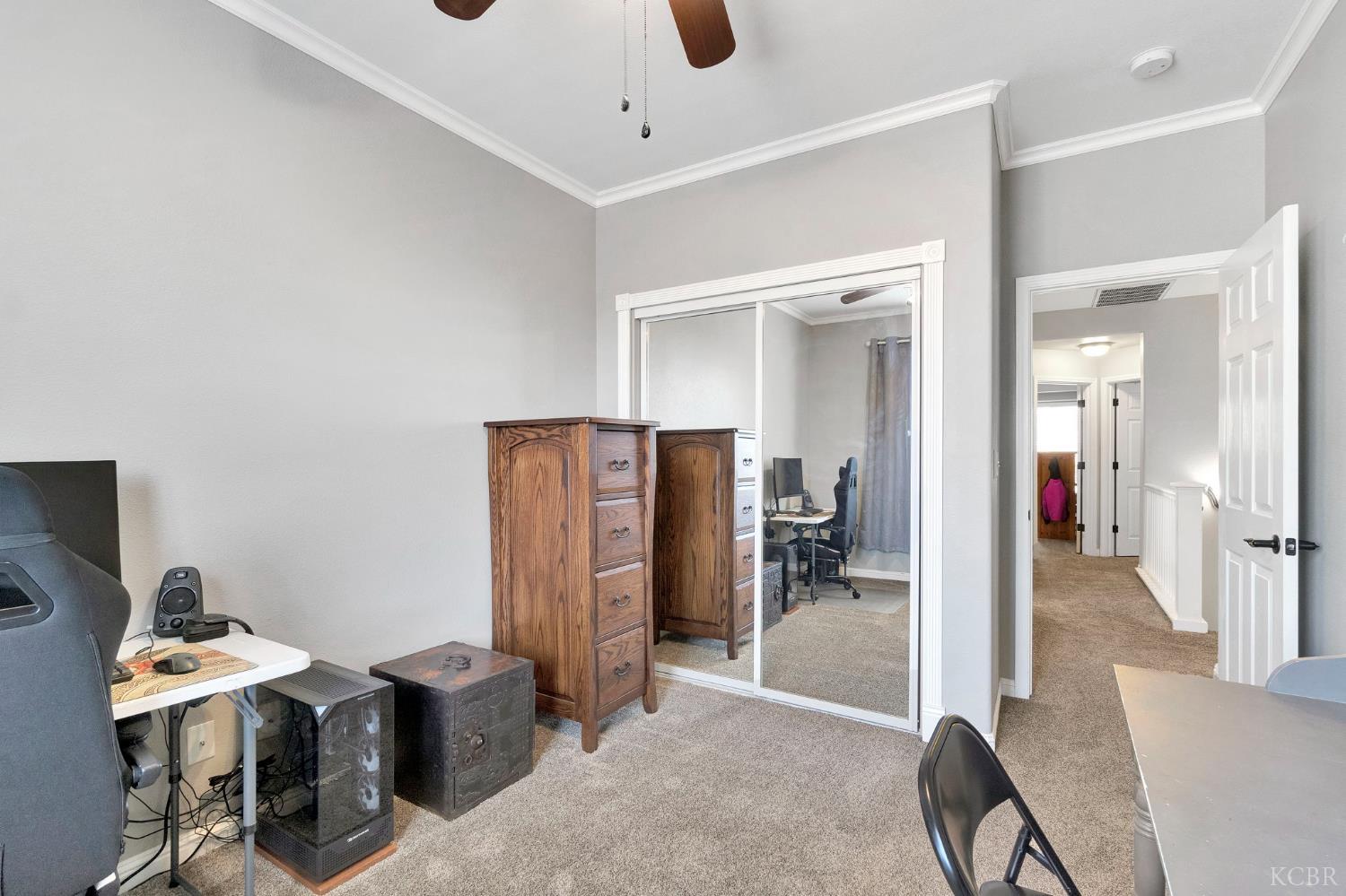 917 W Windsor Dr, Hanford, CA 93230