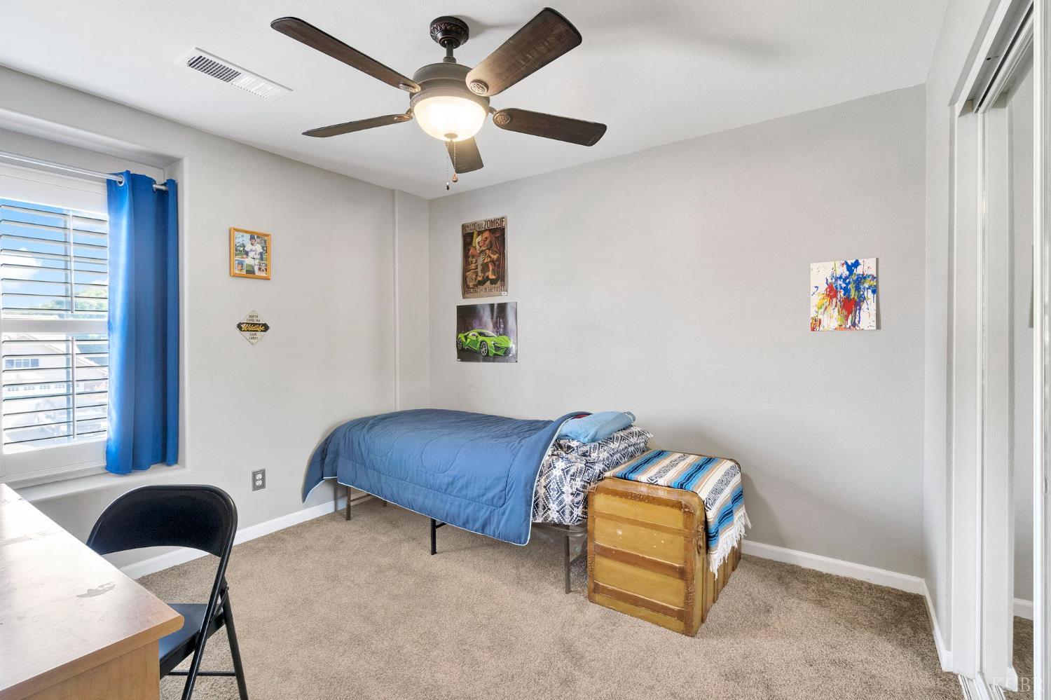 917 W Windsor Dr, Hanford, CA 93230