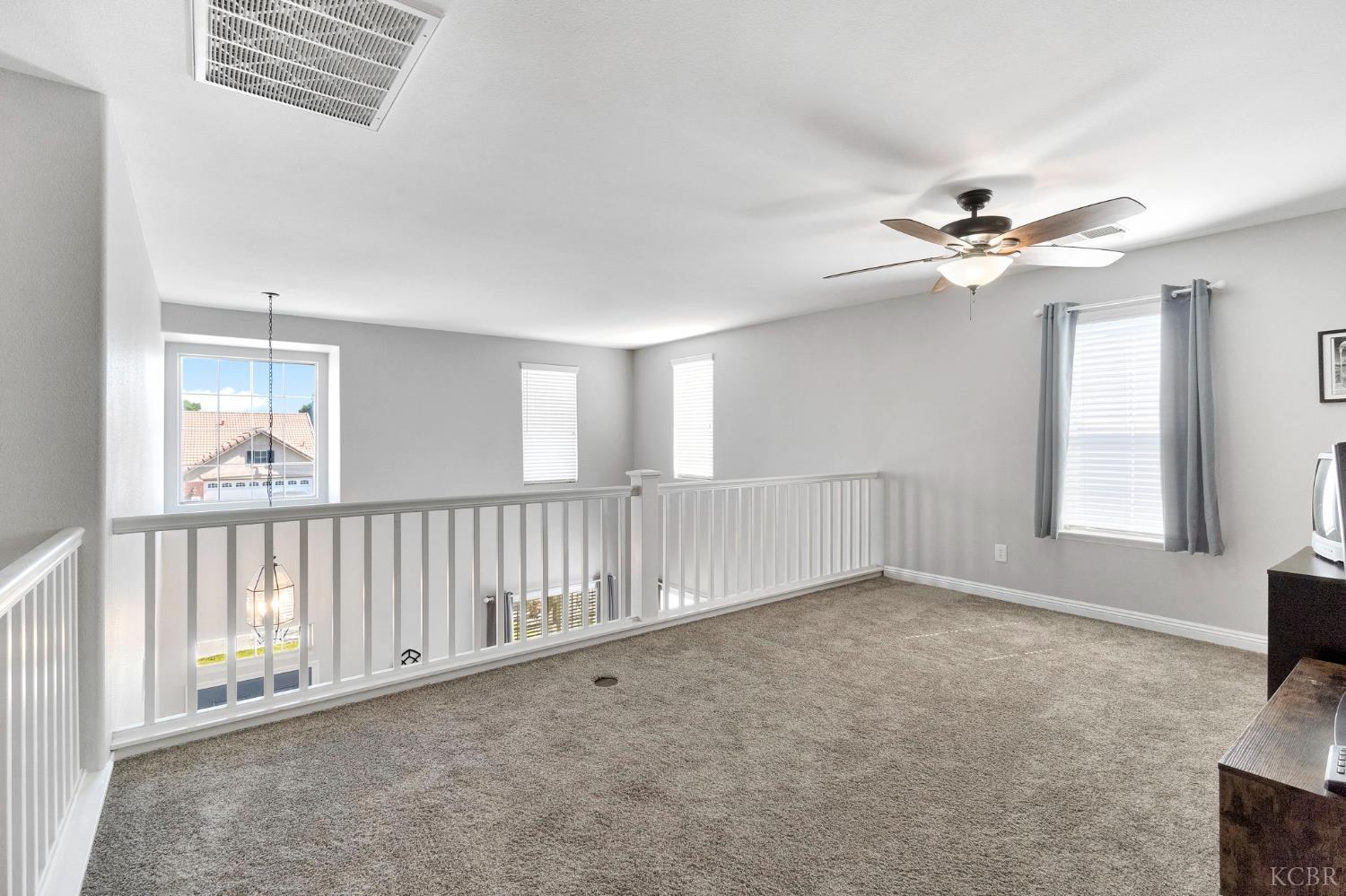 917 W Windsor Dr, Hanford, CA 93230
