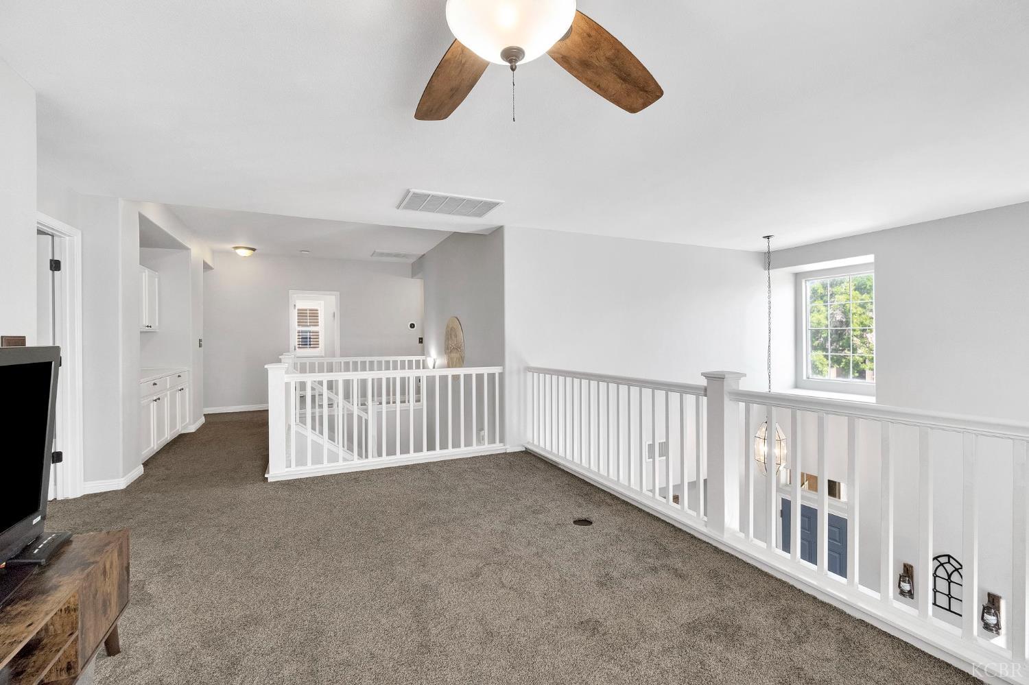 917 W Windsor Dr, Hanford, CA 93230