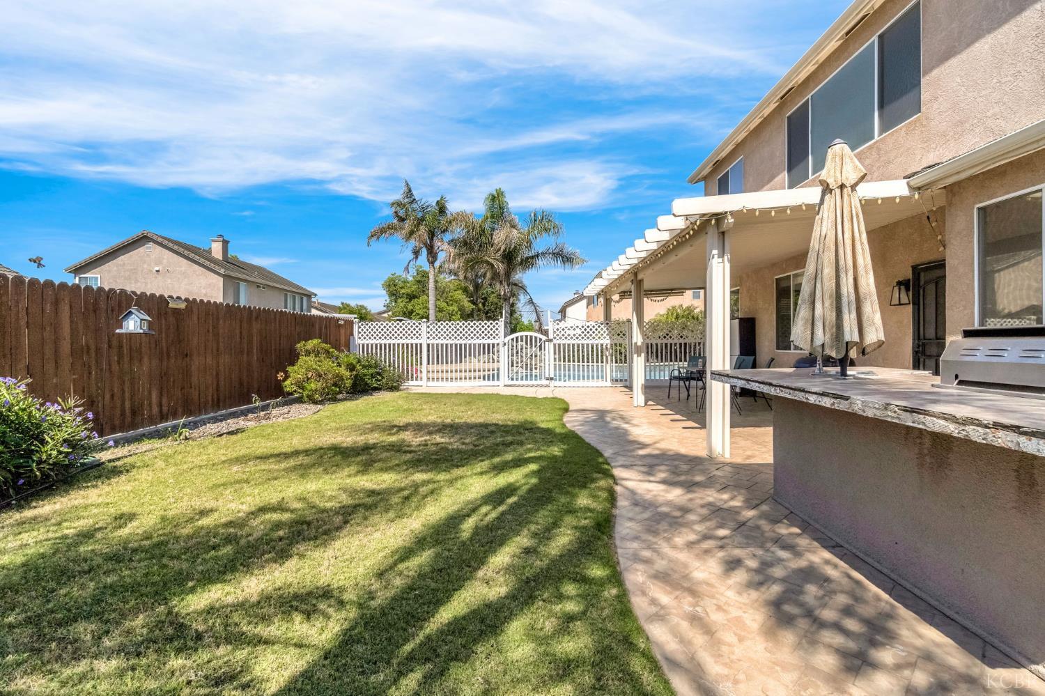 917 W Windsor Dr, Hanford, CA 93230