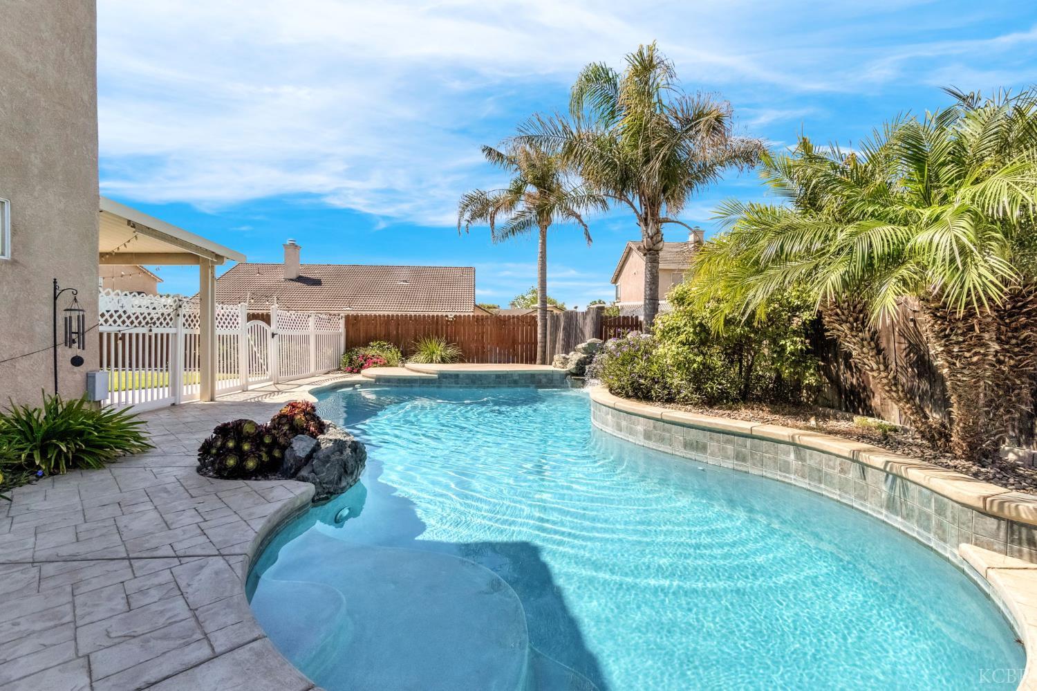 917 W Windsor Dr, Hanford, CA 93230