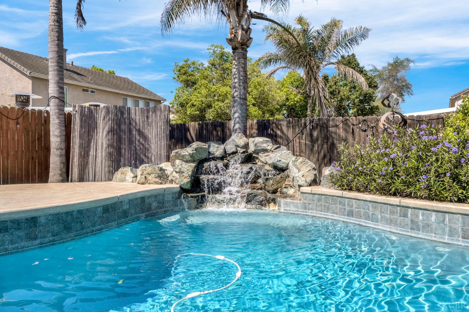 917 W Windsor Dr, Hanford, CA 93230