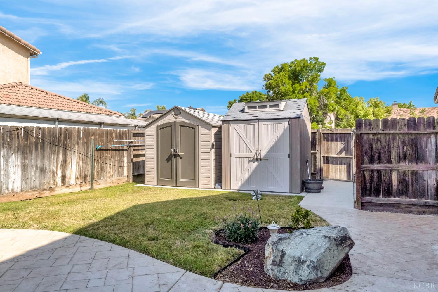 917 W Windsor Dr, Hanford, CA 93230