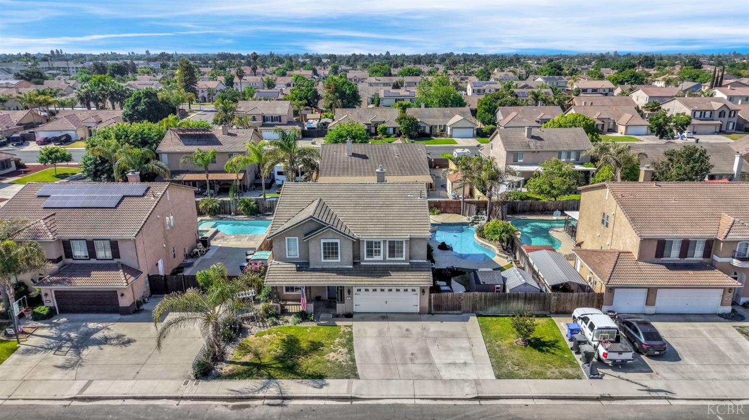 917 W Windsor Dr, Hanford, CA 93230