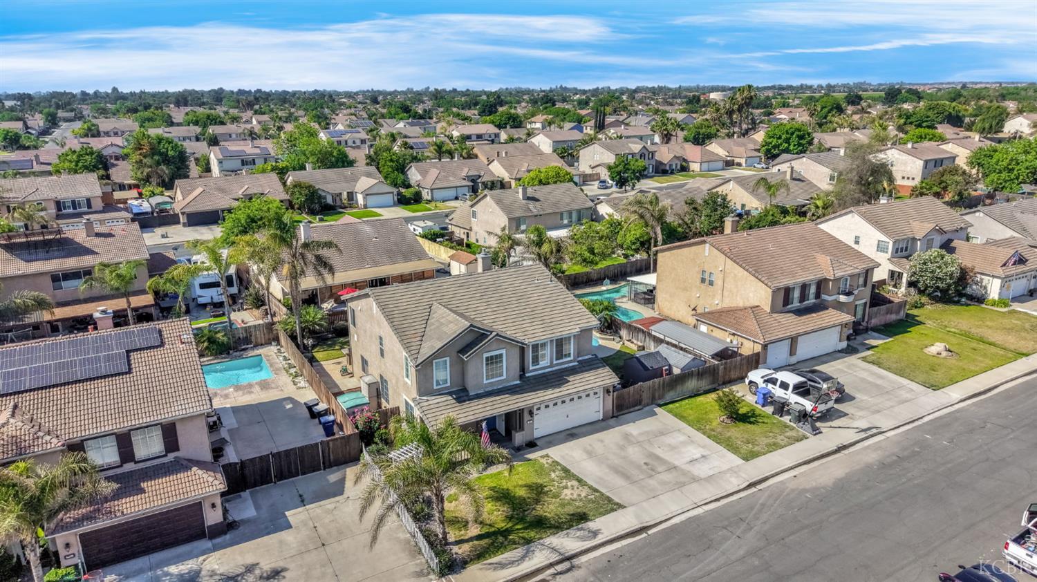 917 W Windsor Dr, Hanford, CA 93230