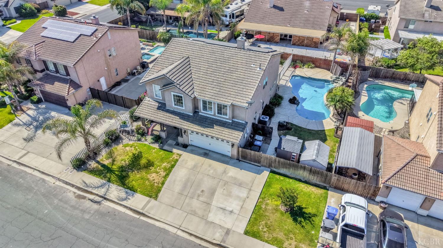 917 W Windsor Dr, Hanford, CA 93230