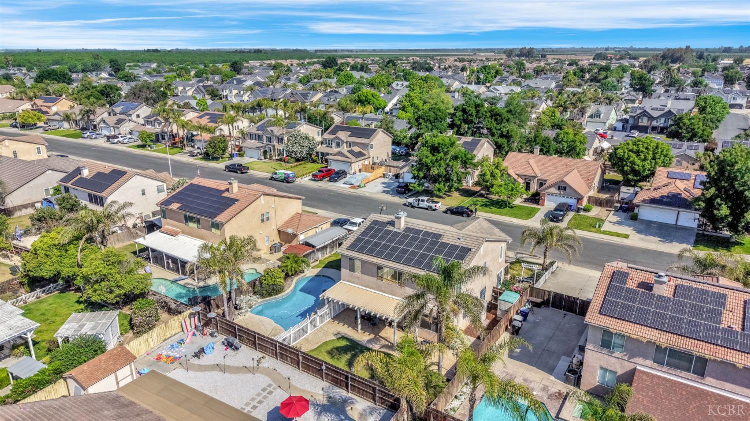 917 W Windsor Dr, Hanford, CA 93230